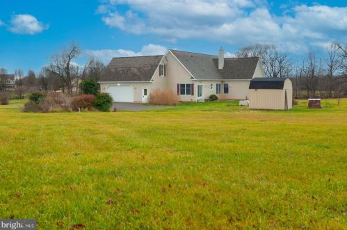 410 Wood End Ct, Charles Town WV  25414-5294 exterior