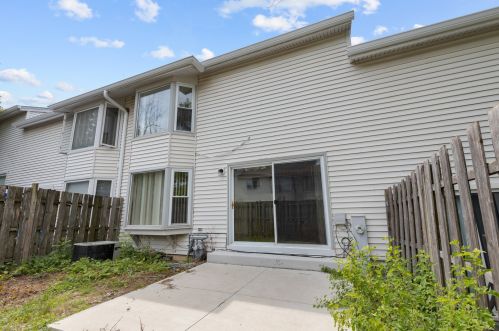 584 Sharon Way, Lemont IL  60440-1351 exterior