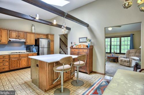 2122 Walnut Bottom Rd, Carlisle PA 17015-9122 exterior