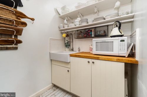 691 Royal View Dr, Lancaster PA  17601-2874 exterior