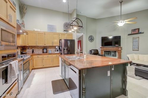 1267 Fitzgerald Rd, Simi Valley CA 93065-4480 exterior