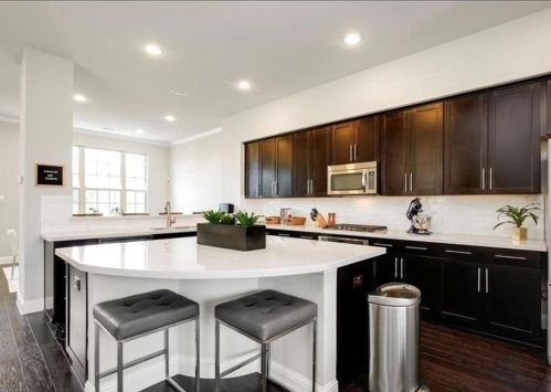 525 Royal Ln, Irving TX  75039-4225 exterior