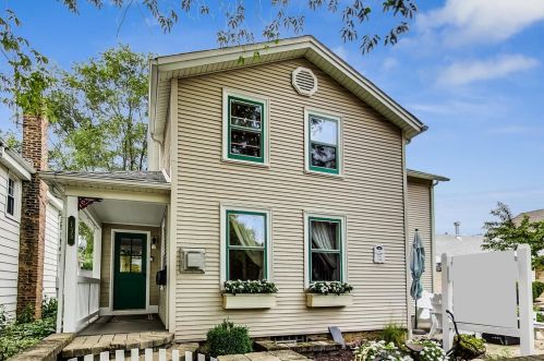 135 Ellsworth St, Naperville, IL 60540-4620