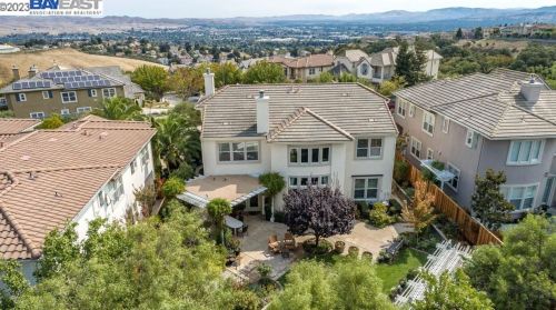 10864 Inspiration Cir, Pleasanton CA  94568-5562 exterior