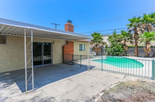 3361 Norfolk Dr, Riverside CA  92503-5146 exterior