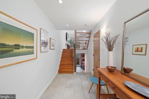 2050 Lombard St, Philadelphia PA  19146-1315 exterior