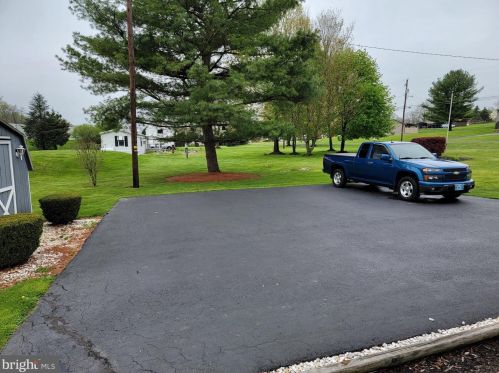 204 Alters Rd, Carlisle PA 17015-8969 exterior