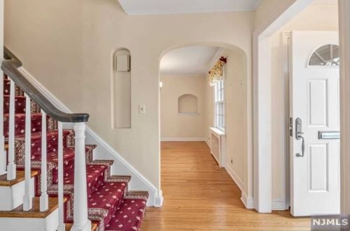 170 Forest Rd, Ridgewood, NJ 07452-1917