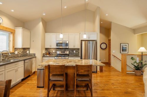 12901 Northwoods Blvd, Truckee CA  96161-6346 exterior