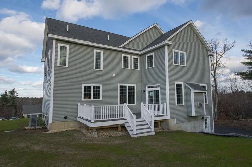 60 Montana Dr, Sandown, NH 03873-2157