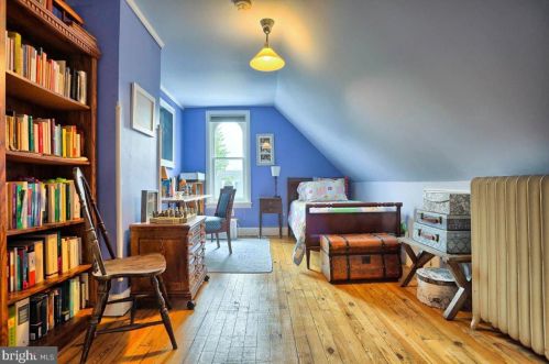 263 Walnut St, Carlisle PA  17013-3735 exterior