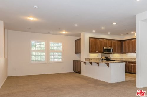 172 Full Moon, Irvine CA  92618-8806 exterior