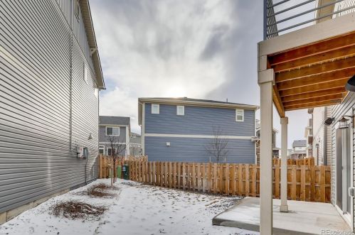 26198 Maple Dr, Aurora CO 80018 exterior