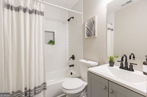 5864 Ronnie Dr, Rex GA 30273-1059 exterior