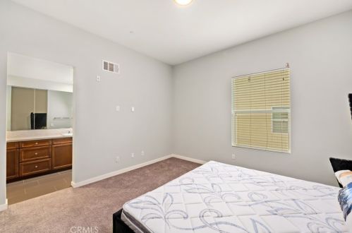 543 Rockefeller, Irvine CA  92612-7175 exterior