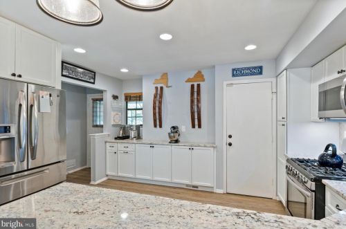 53 Manor Dr, Princeton NJ  08540-1643 exterior