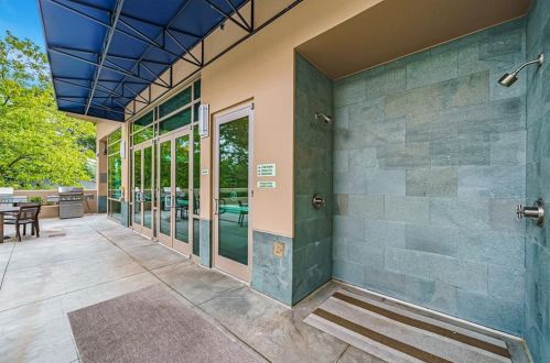 905 Juniper St, Atlanta GA  30309-4128 exterior