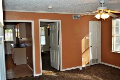 207 San Angelo Ave, Fort Worth, TX 76126-2528