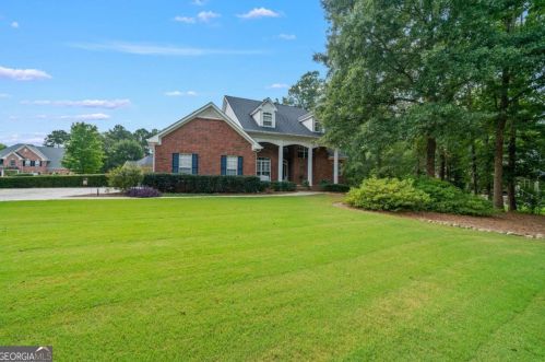 938 Edgewater Dr, Loganville, GA 30052-7399
