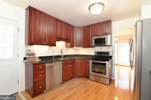 8909 Lake Braddock Dr, Springfield, VA 22015-2127