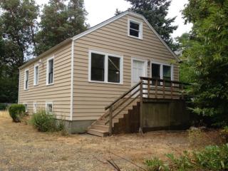 7451 Gatewood Rd, Seattle, WA 98136-2116