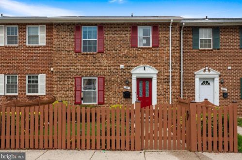 135 Meadows Ln, Leesburg, VA 20176-4446