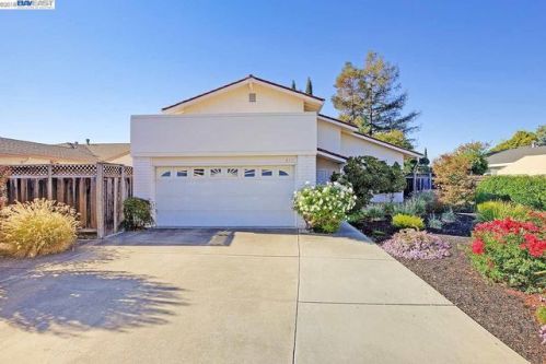 817 Hazel St, Livermore, CA 94550-2334