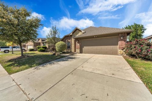 404 Sandy Creek Dr, Fort Worth TX  76131-3966 exterior