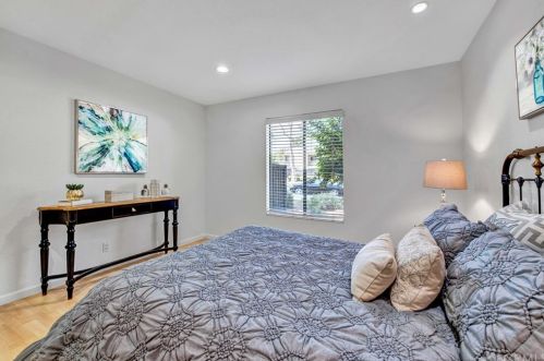 279 Streamwood, Irvine CA  92620-1944 exterior