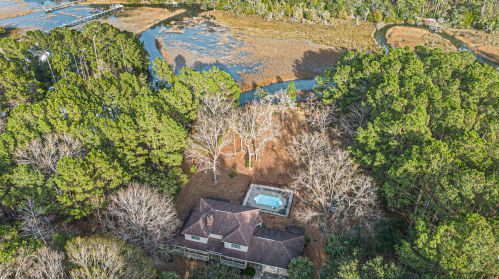 620 Commonwealth Rd, Mount Pleasant, SC 29466-8315