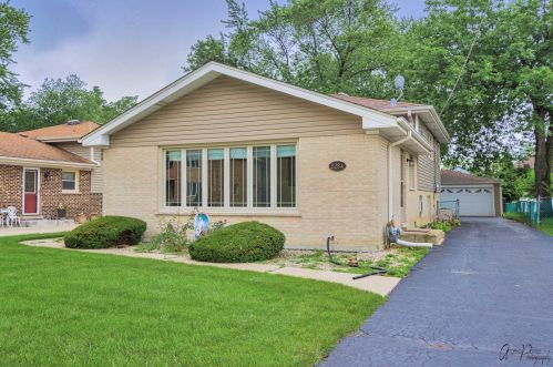 2284 Webster Ln, Des Plaines, IL 60018-2727