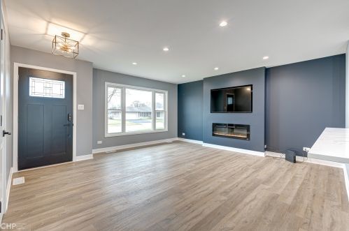 68 Keswick Rd, Elk Grove Vlg, IL 60007-3608