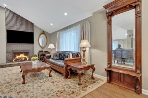 1120 Wyoming Dr, Mountainside, NJ 07092-2023