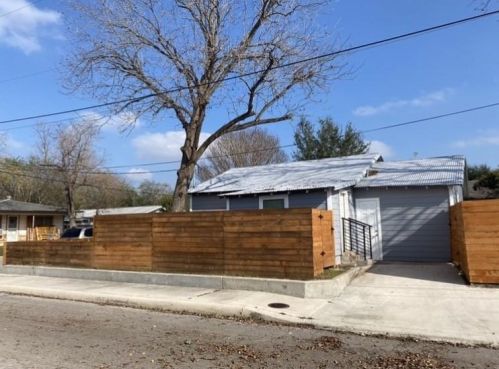 241 Benbo St, Seguin TX  78155-2009 exterior