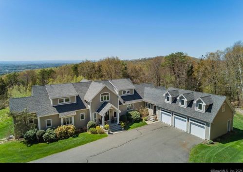 14 Hangdog Ln, Somers, CT 06071-1322