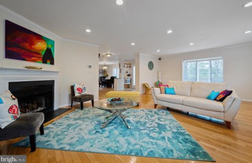 22 Exeter Ct, Princeton NJ  08540-7048 exterior