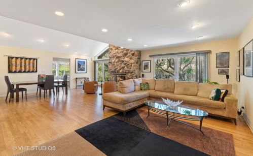 1020 North Ave, Bannockburn IL  60015-2206 exterior