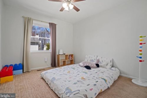 10121 Schoolhouse Woods Ct, Springfield VA  22015-2725 exterior