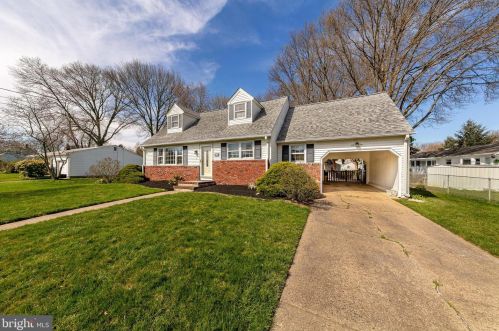 18 Langmoore Dr, Trenton, NJ 08638-1541