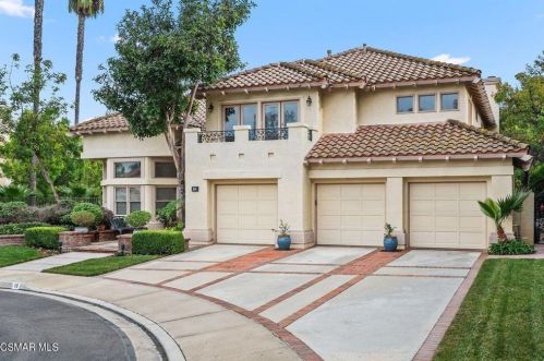 16 Primpton Ct, Simi Valley, CA 93065-7016