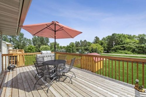 1428 Cedar Dr, Spectacle Lake, MN 55008-3765