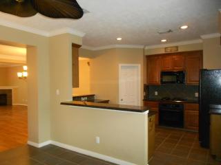 1843 Stacy Crst, Houston TX  77008-3487 exterior