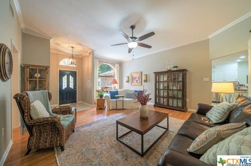218 Parkridge Cir, Seguin, TX 78155-7159