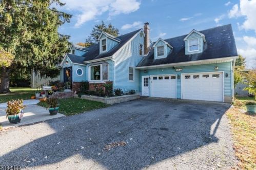 512 Willow Grove St, Hackettstown, NJ 07840-1712