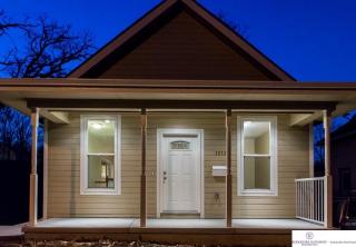 1212 27th St, Omaha, NE 68105-2680