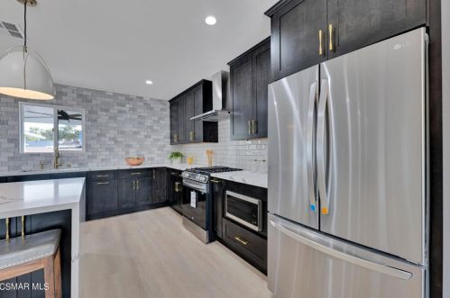 3096 Reservoir Dr, Simi Valley CA  93065-1001 exterior