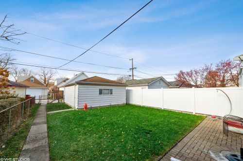 2552 Wood St, River Grove, IL 60171-1615