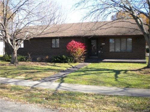 627 High St, Womac, IL 62626-1352
