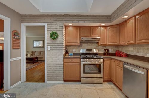 176 Berrywood Dr, Severna Park MD 21146-2033 exterior