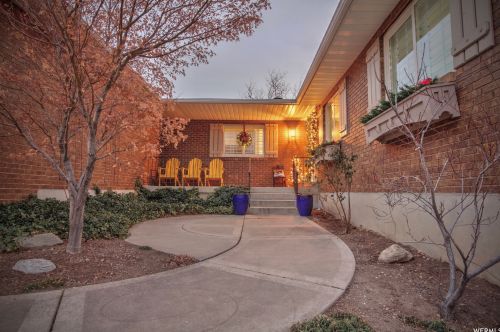 87 Jennings Ln, Centerville, UT 84014-1130